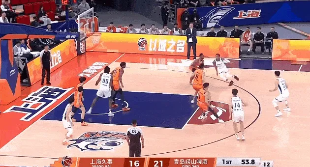 leyu公司-吕俊虎接球三分投进，青岛首节结束27-16领先上海