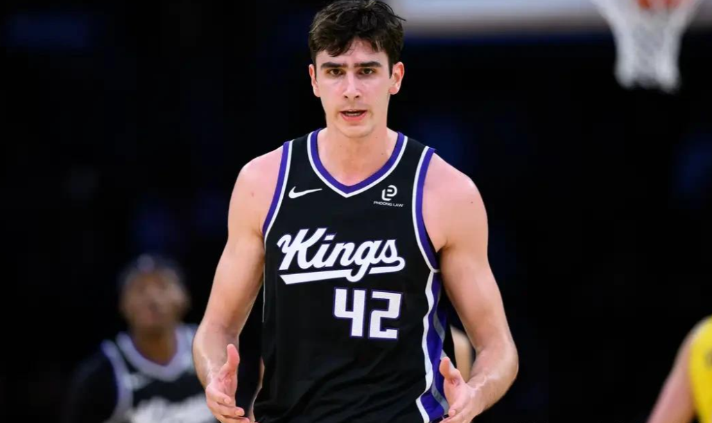 leyu公司-威少苦等！国王116-111险胜爵士，德罗赞41+4+11+3，海耶斯16+5+8